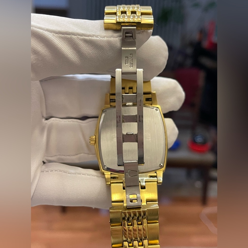 Bulova
Silver colored/Yellow gold toned steel
ref C969744 - Picture 14 of 16